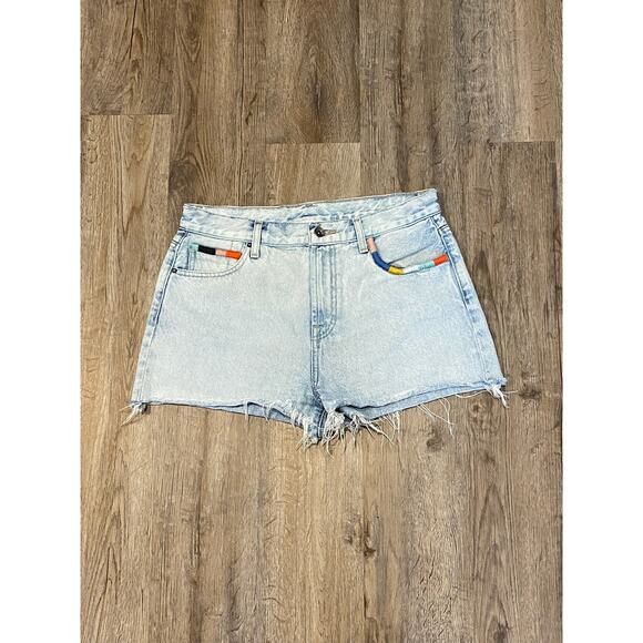 SPLENDID + Margherita Amore Embroidered Frayed Denim Shorts Size 26 - Picture 1 of 12